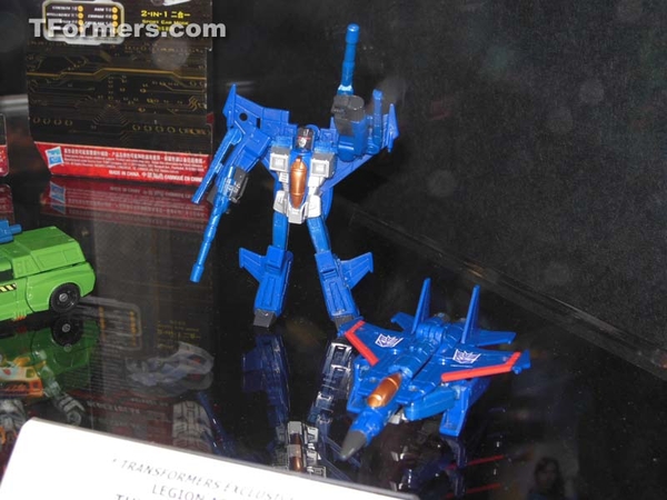 Sdcc 2012 Toys R Us Transformers Generations Asia Exclusive Thundercracker  (125 of 141)